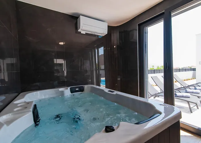 Designer Neva With Magic Velebit View Ражанац